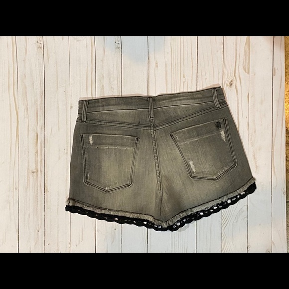 Black Orchid Grey Denim Shorts Lace Trim Sz 26 NWT - Picture 2 of 2